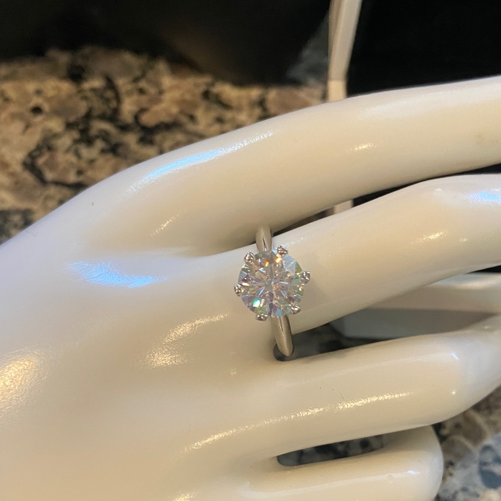 Moissanite S925 3ct solitaire NWT Boxed